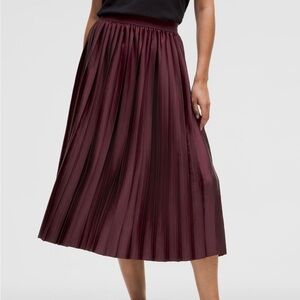 Lululemon satin pleated skirt (new, without tags)